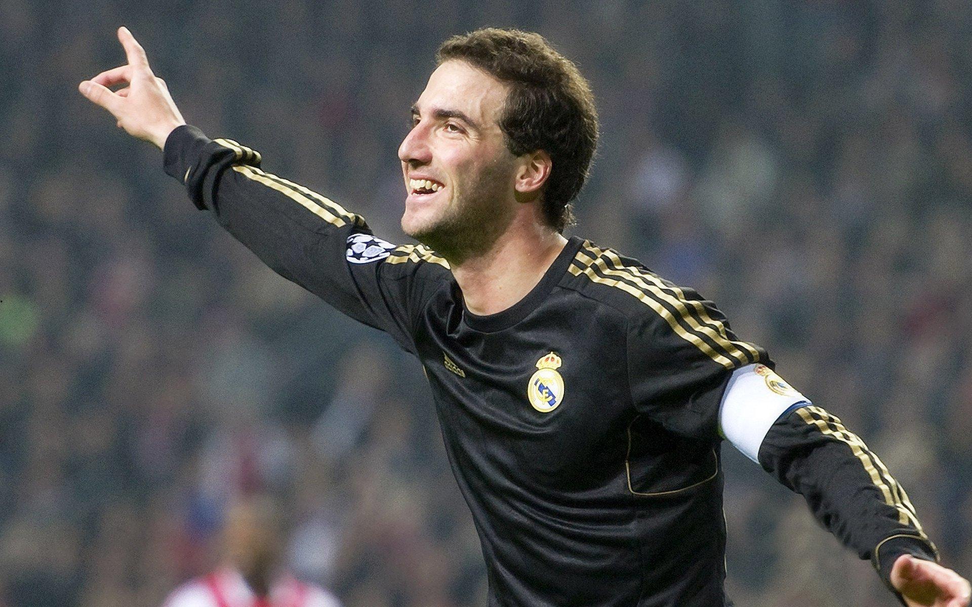 锡安轰生涯第20次单场20分且命中率超7成 禁区统治力直追奥尼尔