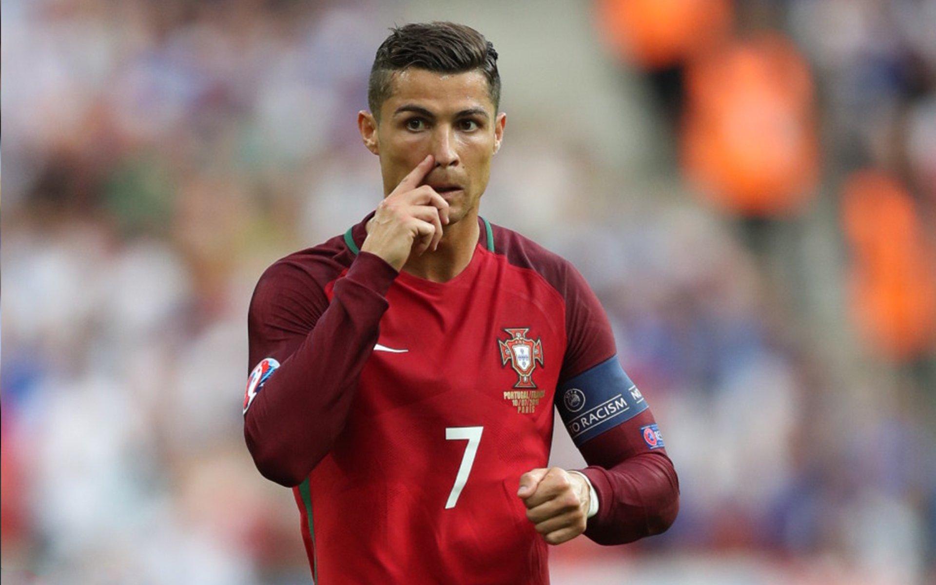 东道主光环失色？卡塔尔队保守表现引热议，球迷惊呼似曾相识